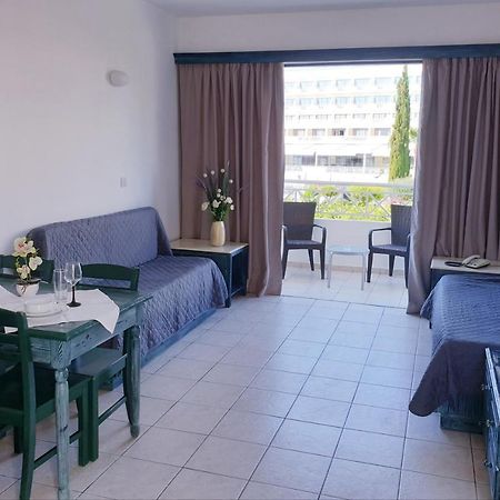 St. George Gardens & Suites Klorakas Extérieur photo